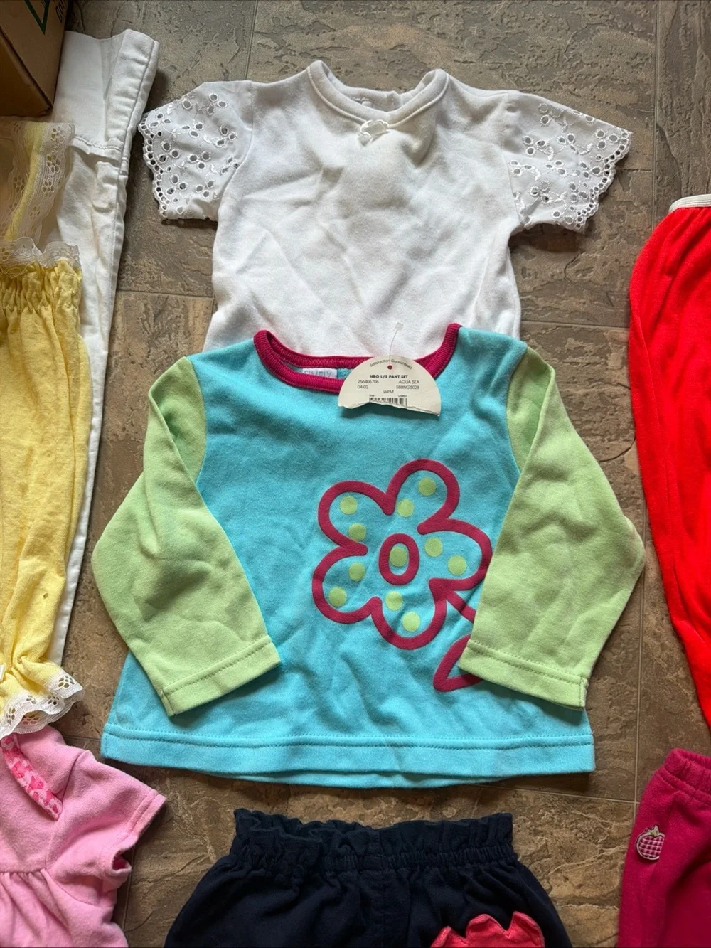 VINTAGE LOT GIRLS 0-3 M 0-6 M FIVE OUTFITS 2 PANT EARLY 2000s MULTICOLORED